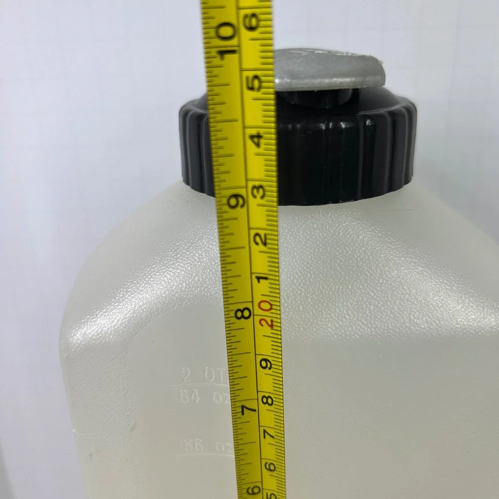 Rubbermaid 2 Quart 64 oz Plastic Juice Pitcher Rectangular Water Bottle 2468 12